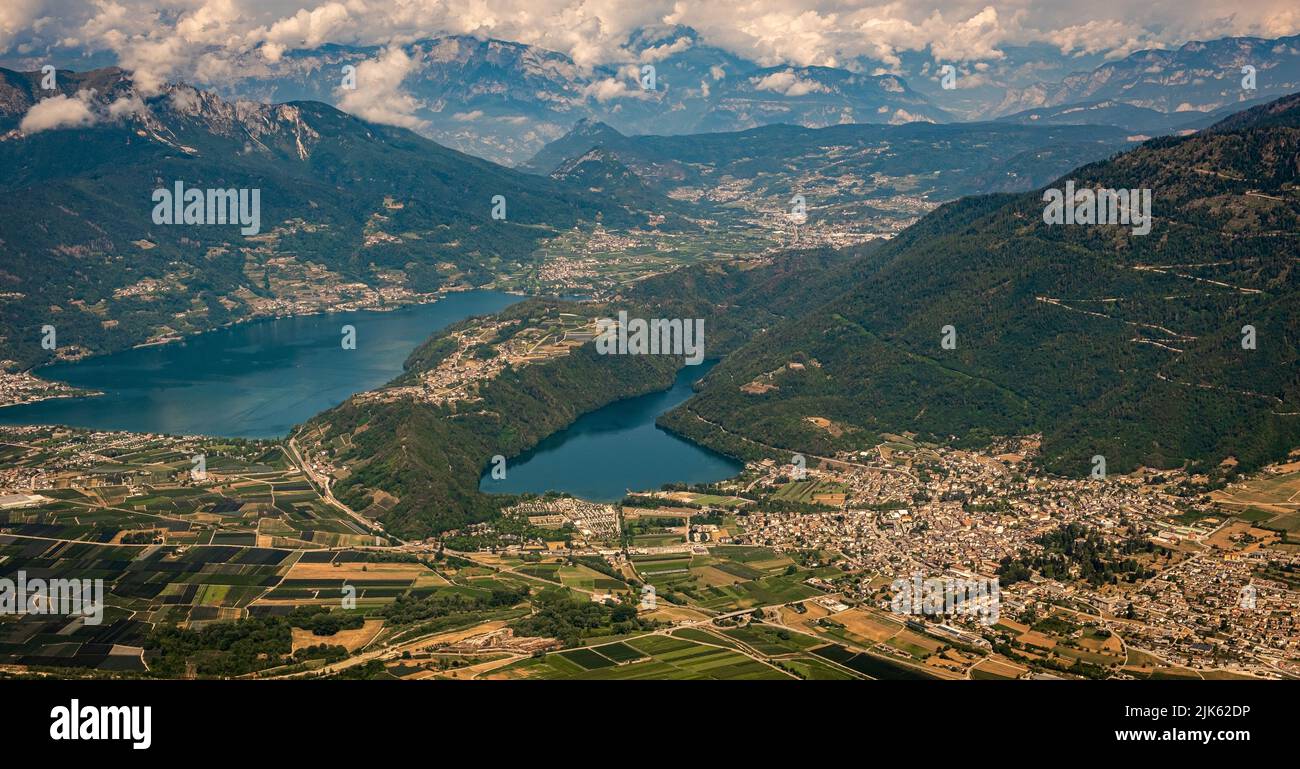 Panoramique de Pizzo di Levico sur les lacs Caldonazzo et Levico Valsugana Trentin-Haut-Adige - Italie - vue panoramique Cima Vezzena. Paysage Nord-Ouest Banque D'Images