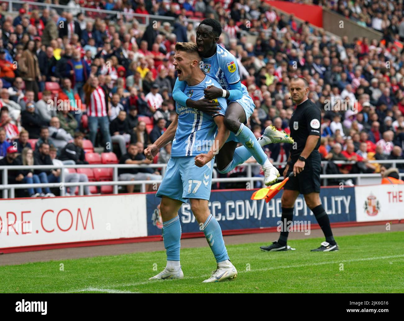 Viktor Gyokeres, de Coventry City, célèbre le premier but de son match lors du championnat Sky Bet au stade Light de Sunderland. Date de la photo: Dimanche 31 juillet 2022. Banque D'Images