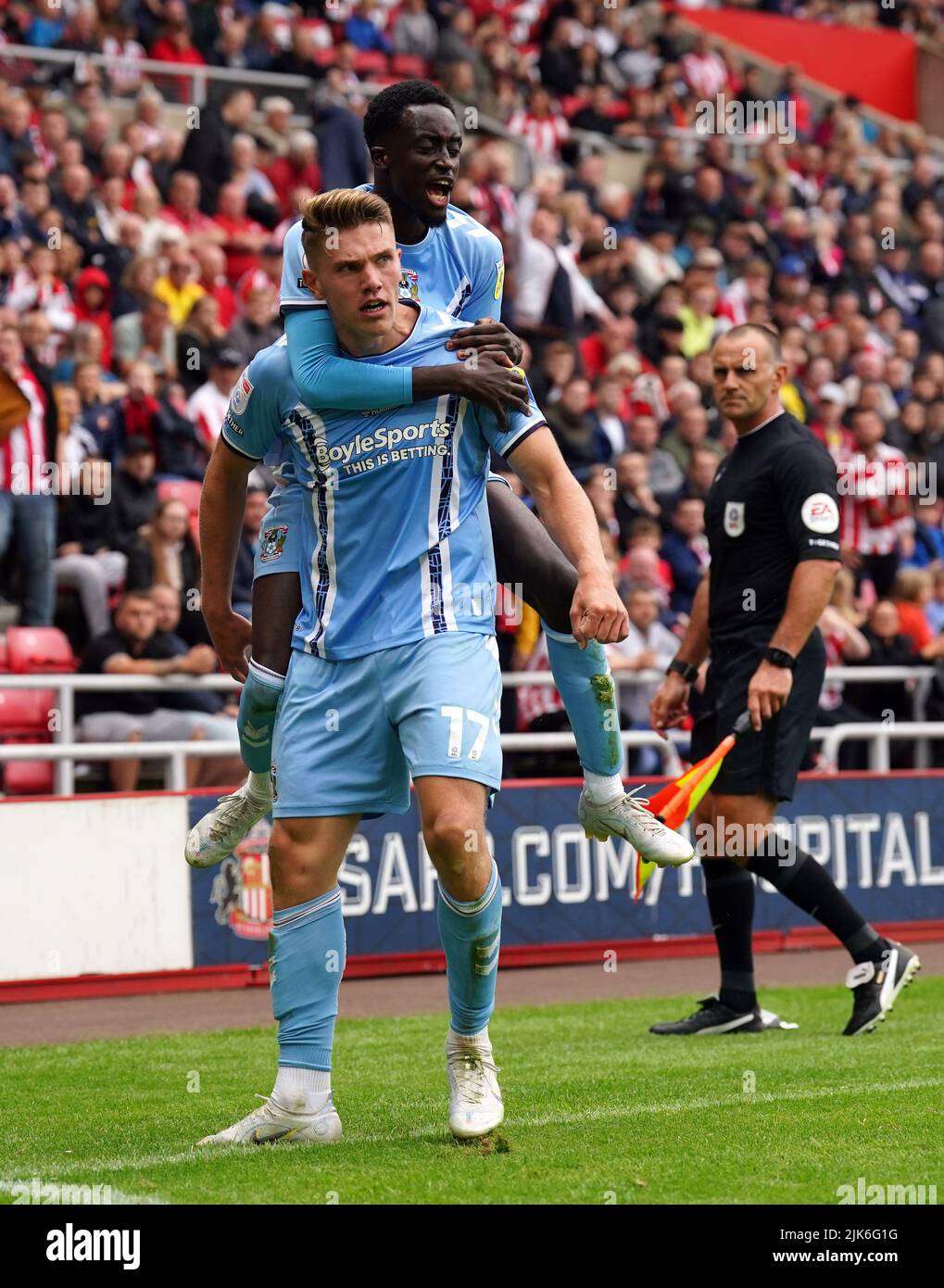 Viktor Gyokeres, de Coventry City, célèbre le premier but de son match lors du championnat Sky Bet au stade Light de Sunderland. Date de la photo: Dimanche 31 juillet 2022. Banque D'Images