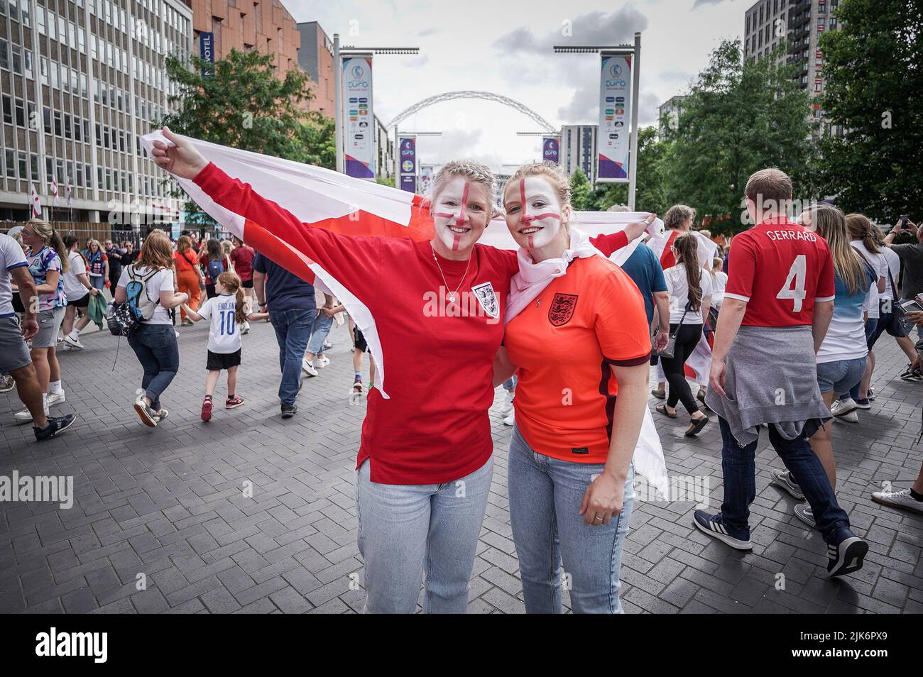 Euro 2022: Les fans arrivent au stade Wembley avant la finale du match des femmes de l'UEFA EURO Angleterre contre Allemagne. Londres, Royaume-Uni Banque D'Images