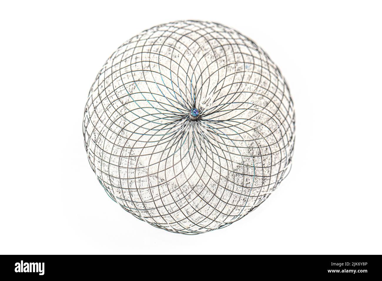 Défékt. Septal atrial. Dispositifs pour les procédures de cardiologie invasive. Dispositif de fermeture de la communication interauriculaire sur fond blanc. Banque D'Images