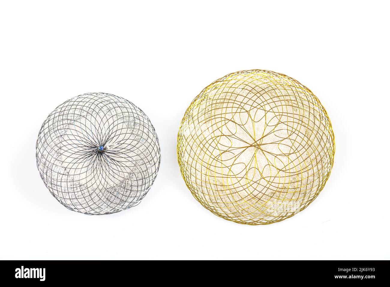 Défékt. Septal atrial. Dispositifs pour les procédures de cardiologie invasive. Dispositif de fermeture de la communication interauriculaire sur fond blanc. Banque D'Images