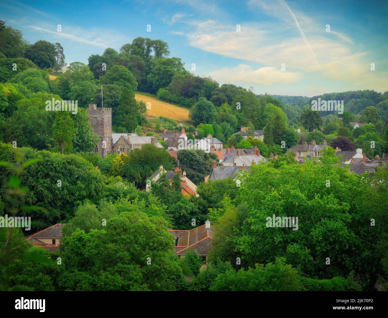 Dulverton est un beau hameau du parc national Exmoor, dans le Somerset. Il est niché dans une vallée fortement boisée où la rivière Barle rencontre l'exe. Banque D'Images