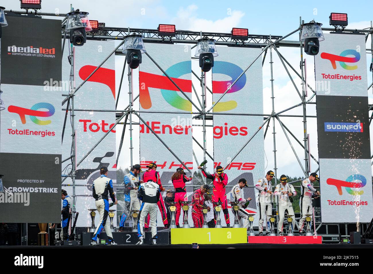 Spa, Belgique. 31st juillet 2022. Podium 83 Iron Dames, Ferrari 488 GT3 de Rahel FREY, Sarah BOVY, Michelle GATTING, Doriane PIN, 33 Team WRT, Audi R8 LMS evo II GT3 de Ulysse DE PAUW, Ryuichiro TOMITA, Arnold ROBIN, Maxime ROBIN, 93 SKY - Tempesta Racing, Mercedes-AMG GT3 de Jonathan HUI, Christopher FROGGATT, Eddie CHEEVER, Loris SPINELLI, pendant les TotalEnergies 24 heures de Spa 2022, 7th tour du défi mondial 2022 de Fanatec GT Europe Powered by AWS, de 27 juillet à 31, 2021 sur le circuit de Spa-Francorchamps, à Stavelot, Belgique - photo Florent Gooden / DPPI crédit: DPPI Media/Alamy Li Banque D'Images