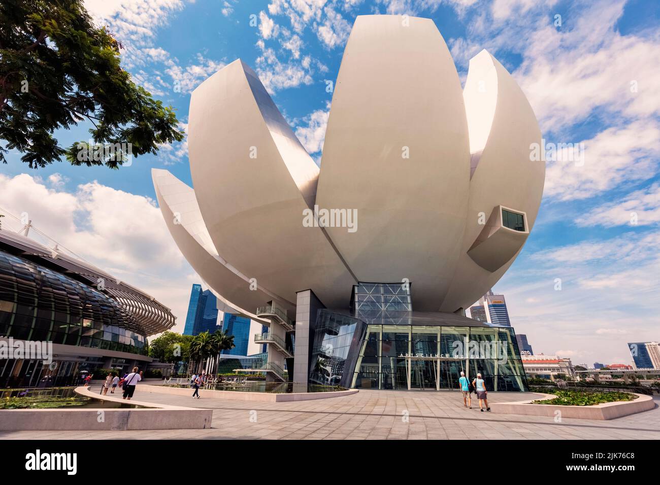 Musée ArtScience, République de Singapour. Il a été conçu par l'architecte israélien Moshe Safdie, b. 1938. Banque D'Images