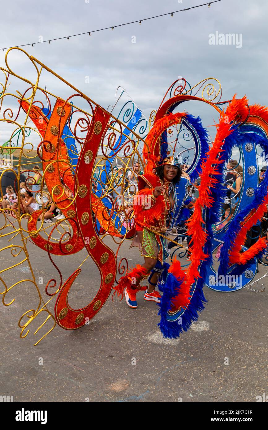 Swanage, Dorset, Royaume-Uni. 31st juillet 2022. Des milliers de personnes affluent pour le carnaval de Swanage pour assister au défilé de procession sur le thème d'une fois, un après-midi chaud et ensoleillé. Crédit : Carolyn Jenkins/Alay Live News Banque D'Images