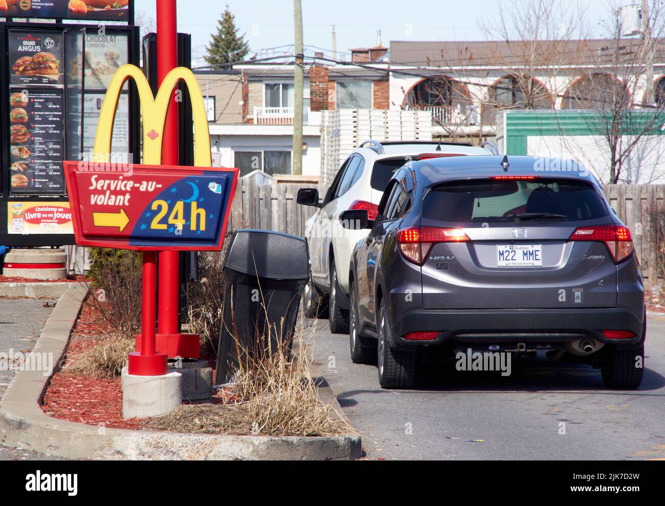 Mcdrive sign with mcdonalds logo Banque de photographies et d’images à ...