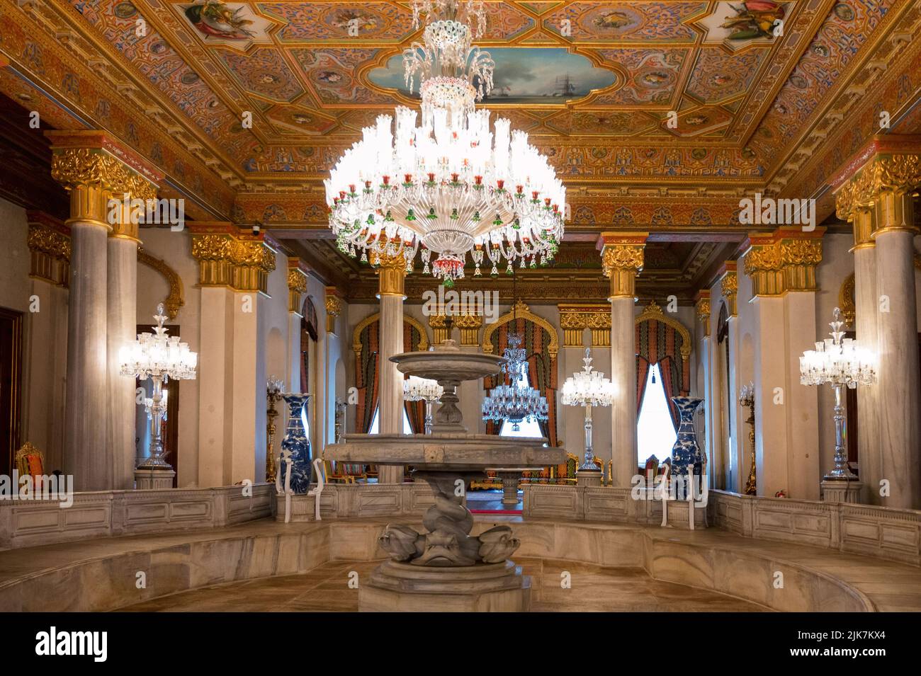 Intérieur du Palais Beylerbeyi. Vue sur le hall avec piscine. Banque D'Images