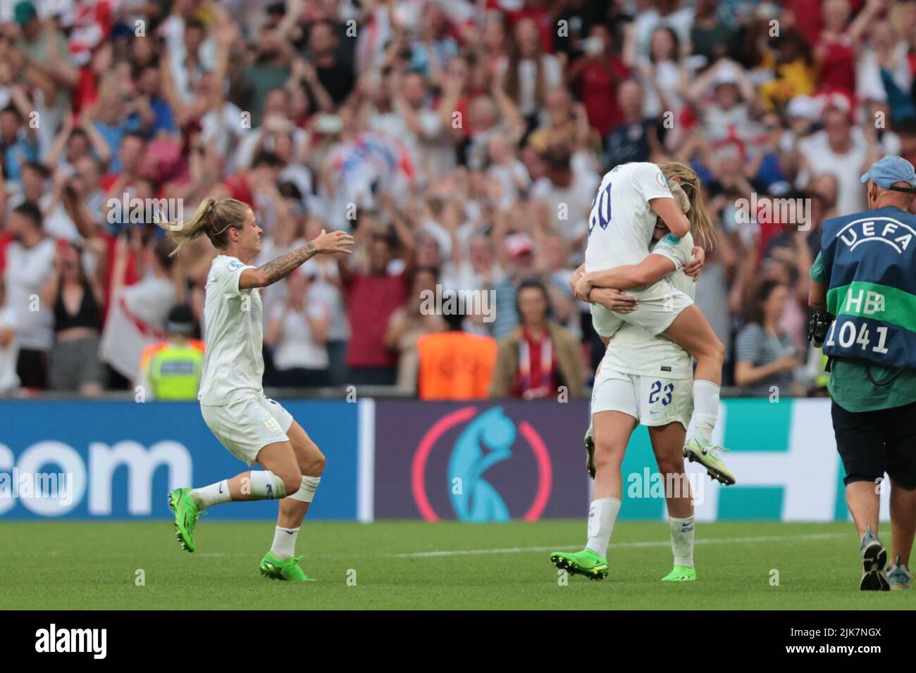 LONDRES, ROYAUME-UNI. JUILLET 31st. L'Angleterre célèbre les euros après le match de l'UEFA Women's European Championship entre l'Angleterre et l'Allemagne au Wembley Stadium, Londres, le dimanche 31st juillet 2022. (Credit: Pat Scaasi | MI News) Credit: MI News & Sport /Alay Live News Banque D'Images