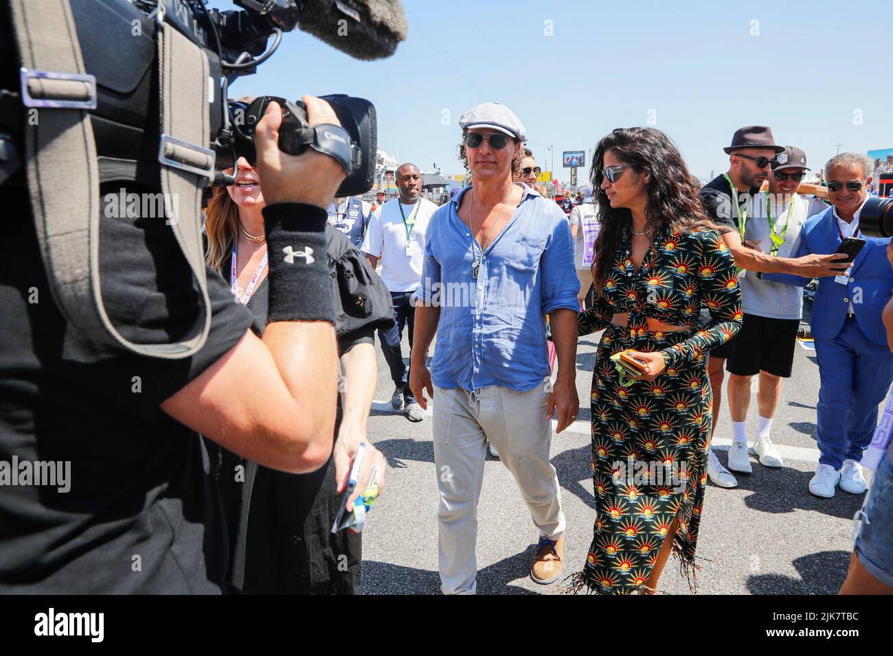 Matthew McConaughey (Etats-Unis) avec Camila Alves McConaughey, Grand Prix de France F1 au circuit Paul Ricard sur 24 juillet 2022 au Castellet, France. (Photo par DEUX HAUTS) Banque D'Images