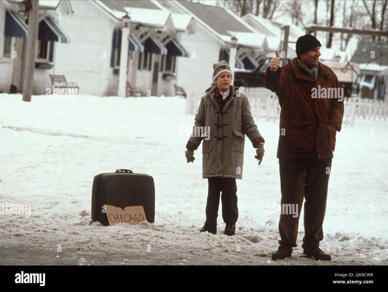 Ethan Embry & Ed O'Neill film: Néerlandais; Driving Me Crazy (1993) personnages: Doyle Standish (AS Ethan Randall) & Dutch Dooley Director: Peter Faiman 19 juillet 1991 **AVERTISSEMENT** cette photographie est à usage éditorial exclusif et est le droit d'auteur de 20 CENTURY FOX et/ou le photographe assigné par la Société du film ou de la production et ne peut être reproduite que par des publications dans le cadre de la promotion du film ci-dessus. Un crédit obligatoire à 20 CENTURY FOX est requis. Le photographe doit également être crédité lorsqu'il est connu. Aucune utilisation commerciale ne peut être accordée sans l'autorisation écrite de film Compas Banque D'Images