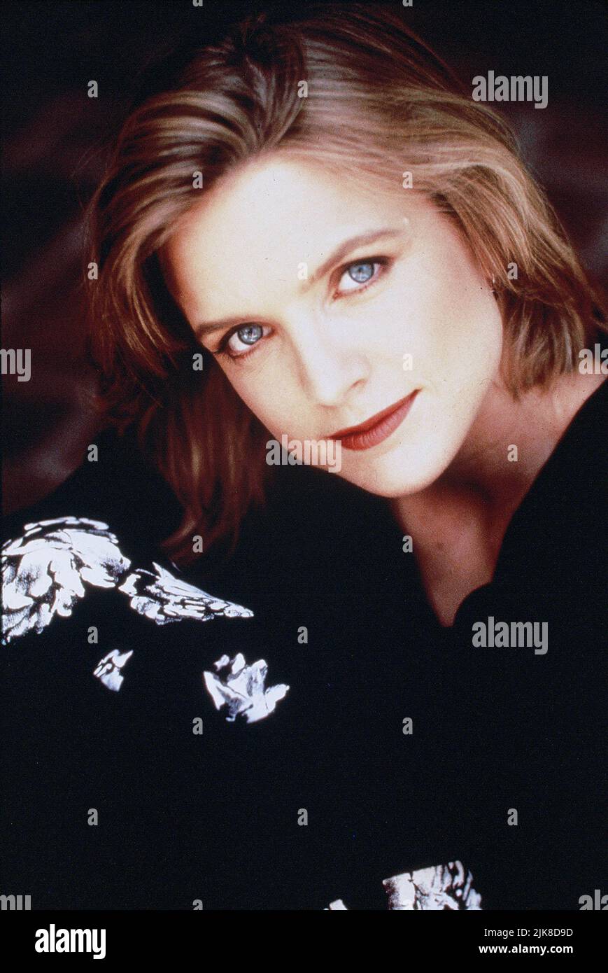 Courtney Thorne-Smith Television : Melrose place (TV-Serie) personnages : Allison Parker USA 1992–1999, réalisateur : 08 juillet 1992 **AVERTISSEMENT** cette photographie est réservée à un usage éditorial et est la propriété de FOX TELEVISION et/ou du photographe désigné par la société de production et ne peut être reproduite que par des publications en liaison avec la promotion du film ci-dessus. Un crédit obligatoire à FOX TELEVISION est requis. Le photographe doit également être crédité lorsqu'il est connu. Aucune utilisation commerciale ne peut être accordée sans autorisation écrite de The film Company. Banque D'Images