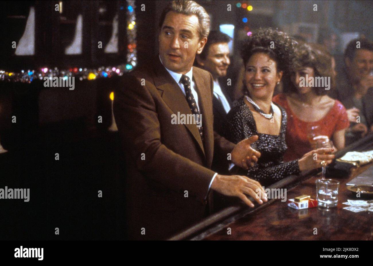 Robert de Niro film Goodfellas (USA 1990) réalisateur : Martin Scorsese 12 septembre 1990 **AVERTISSEMENT** cette photographie est réservée à un usage éditorial et est la propriété de WARNER BROS. / BARRY WETCHER et/ou le photographe désigné par le film ou la société de production et ne peuvent être reproduits que par des publications en liaison avec la promotion du film ci-dessus. Un crédit obligatoire à WARNER BROS. / BARRY WETCHER est requis. Aucune utilisation commerciale ne peut être accordée sans autorisation écrite de The film Company. Banque D'Images
