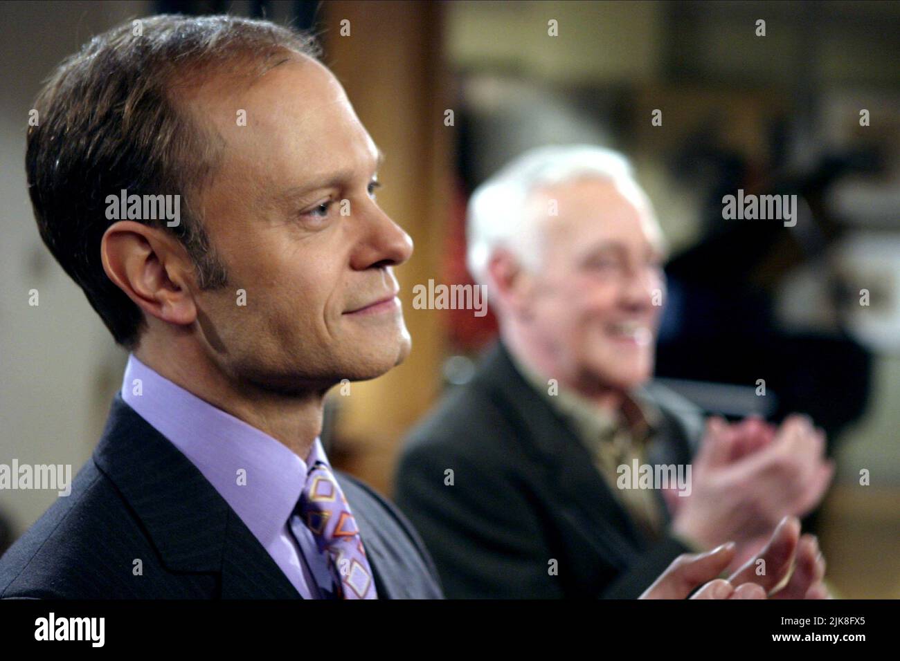 David Hyde Pierce & John Mahoney Television: Frazier (TV-Serie) personnages: Dr. Niles Crane, Martin Crane USA 1993-2004, 16 septembre 1993 **AVERTISSEMENT** cette photographie est destinée à un usage éditorial exclusif et est le droit d'auteur de PARAMOUNT TELEVISION et/ou du photographe assigné par la Société de film ou de production et ne peut être reproduite que par des publications en conjonction avec la promotion du film ci-dessus. Un crédit obligatoire pour LA TÉLÉVISION PARAMOUNT est requis. Le photographe doit également être crédité lorsqu'il est connu. Aucune utilisation commerciale ne peut être accordée sans l'autorisation écrite de la Société du film. Banque D'Images