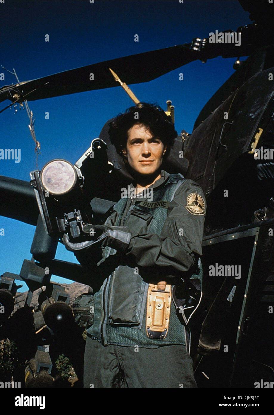 Sean Young film Fire Birds ; Wings of the Apache (USA 1990) personnages : Billie Lee Guthrie réalisateur : David Green 25 mai 1990 **AVERTISSEMENT** cette photographie est destinée à un usage éditorial uniquement et est la propriété de TOUCHSTONE et/ou du photographe assigné par The film or production Company et ne peut être reproduite que par des publications dans le cadre de la promotion du film ci-dessus. Un crédit obligatoire pour TOUCHSTONE est requis. Le photographe doit également être crédité lorsqu'il est connu. Aucune utilisation commerciale ne peut être accordée sans autorisation écrite de The film Company. Banque D'Images