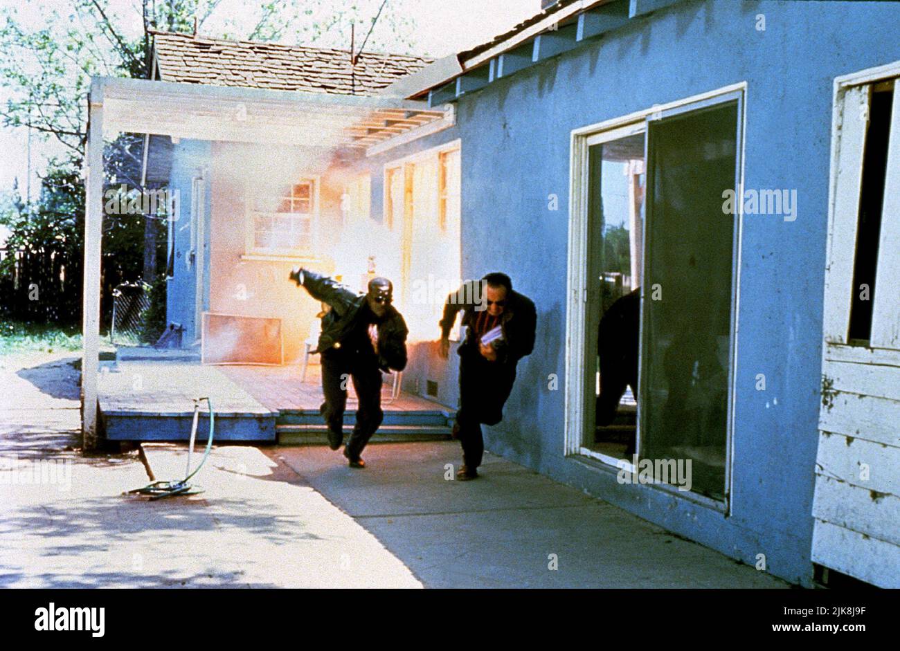 Film Wesley Snipes & Dennis Hopper : point d'ébullition (1993) personnages : Jimmy Mercer et Rudolph « Red » Diamond Director : James B. Harris 16 avril 1993 **AVERTISSEMENT** cette photographie est destinée à un usage éditorial exclusif et est le droit d'auteur des PRODUCTIONS HEXAGON et/ou du photographe assigné par la Société de film ou de production et ne peut être reproduite que par des publications dans le cadre de la promotion du film ci-dessus. Un crédit obligatoire pour LES PRODUCTIONS HEXAGON est requis. Le photographe doit également être crédité lorsqu'il est connu. Aucune utilisation commerciale ne peut être accordée sans l'autorisation écrite de la Société du film. Banque D'Images