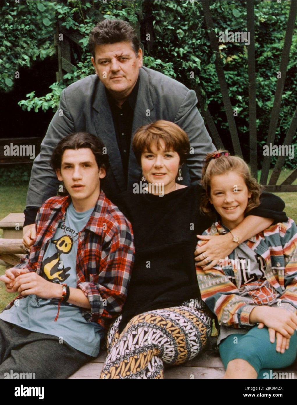 Kieran O'Brien, Barbara Flynn, Tess Thomson & Robbie Coltrane film Cracker (TV-Serie) UK 1993-1996, 27 septembre 1993 **AVERTISSEMENT** cette photographie est réservée à un usage éditorial et est la propriété de GRENADE et/ou du photographe attribué par The film or production Company et ne peut être reproduite que par des publications en liaison avec la promotion du film ci-dessus. Un crédit obligatoire pour GRENADE est requis. Le photographe doit également être crédité lorsqu'il est connu. Aucune utilisation commerciale ne peut être accordée sans autorisation écrite de The film Company. Banque D'Images