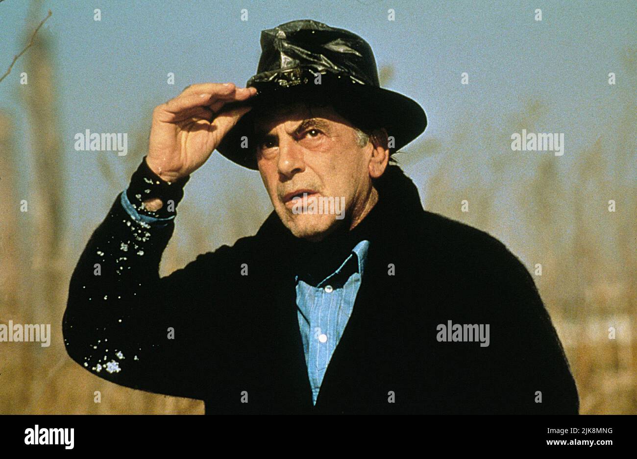 Maximilian Schell film Little Odessa (1994) personnages : Arkady Shapira réalisateur : James Gray 02 septembre 1994 **AVERTISSEMENT** cette photographie est à usage éditorial exclusif et est la propriété de NEW LINE et/ou du photographe désigné par la société de production et ne peut être reproduite que par des publications en liaison avec la promotion du film ci-dessus. Un crédit obligatoire pour LA NOUVELLE LIGNE est requis. Le photographe doit également être crédité lorsqu'il est connu. Aucune utilisation commerciale ne peut être accordée sans autorisation écrite de The film Company. Banque D'Images