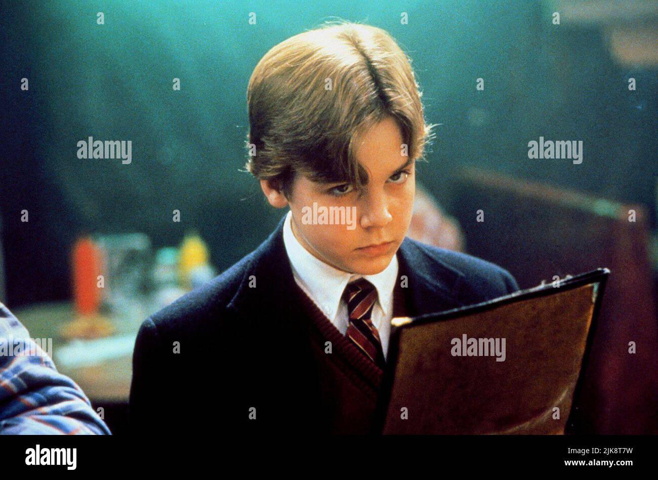Ethan Embry film Néerlandais ; Driving me Crazy (1991) personnages : Doyle Standish (comme Ethan Randall) réalisateur : Peter Faiman 19 juillet 1991 **AVERTISSEMENT** cette photographie est réservée à un usage éditorial et est la propriété de 20 CENTURY FOX et/ou du photographe désigné par The film or production Company et ne peut être reproduite que par des publications en liaison avec la promotion du film ci-dessus. Un crédit obligatoire à 20 CENTURY FOX est requis. Le photographe doit également être crédité lorsqu'il est connu. Aucune utilisation commerciale ne peut être accordée sans autorisation écrite de The film Company. Banque D'Images
