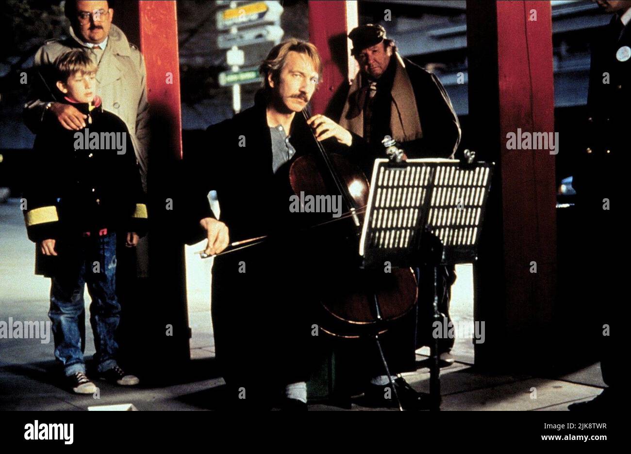 Alan Rickman film Truly Madly Deep (UK 1990) personnages : Jamie réalisateur : Anthony Minghella 10 novembre 1990 **AVERTISSEMENT** cette photographie est réservée à un usage éditorial et est protégée par le copyright de la BBC et/ou du photographe désigné par le film ou la société de production et ne peut être reproduite que par des publications dans le cadre de la promotion du film ci-dessus. Un crédit obligatoire à BBC est requis. Le photographe doit également être crédité lorsqu'il est connu. Aucune utilisation commerciale ne peut être accordée sans autorisation écrite de The film Company. Banque D'Images