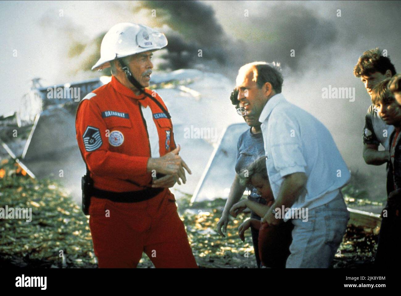 James Coburn film Crash Landing : The Rescue of Flight 232 (1991) personnages : Jim Hathaway réalisateur : Lamont Johnson 24 février 1992 **AVERTISSEMENT** cette photographie est destinée à un usage éditorial seulement et est la propriété de ABC et/ou du photographe désigné par The film or production Company et ne peut être reproduite que par des publications en liaison avec la promotion du film ci-dessus. Un crédit obligatoire à ABC est requis. Le photographe doit également être crédité lorsqu'il est connu. Aucune utilisation commerciale ne peut être accordée sans autorisation écrite de The film Company. Banque D'Images