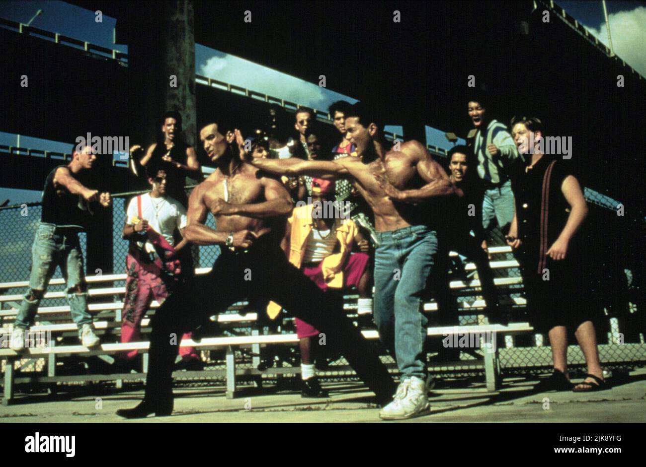 Mark Dacascos film Only The Strong (1993) personnages : Louis Steven réalisateur : Sheldon Lettich 27 août 1993 **AVERTISSEMENT** cette photographie est réservée à un usage éditorial et est la propriété de FREESTONE et/ou du photographe désigné par le film ou la société de production et ne peut être reproduite que par des publications dans le cadre de la promotion du film ci-dessus. Un crédit obligatoire pour FREESTONE est requis. Le photographe doit également être crédité lorsqu'il est connu. Aucune utilisation commerciale ne peut être accordée sans autorisation écrite de The film Company. Banque D'Images