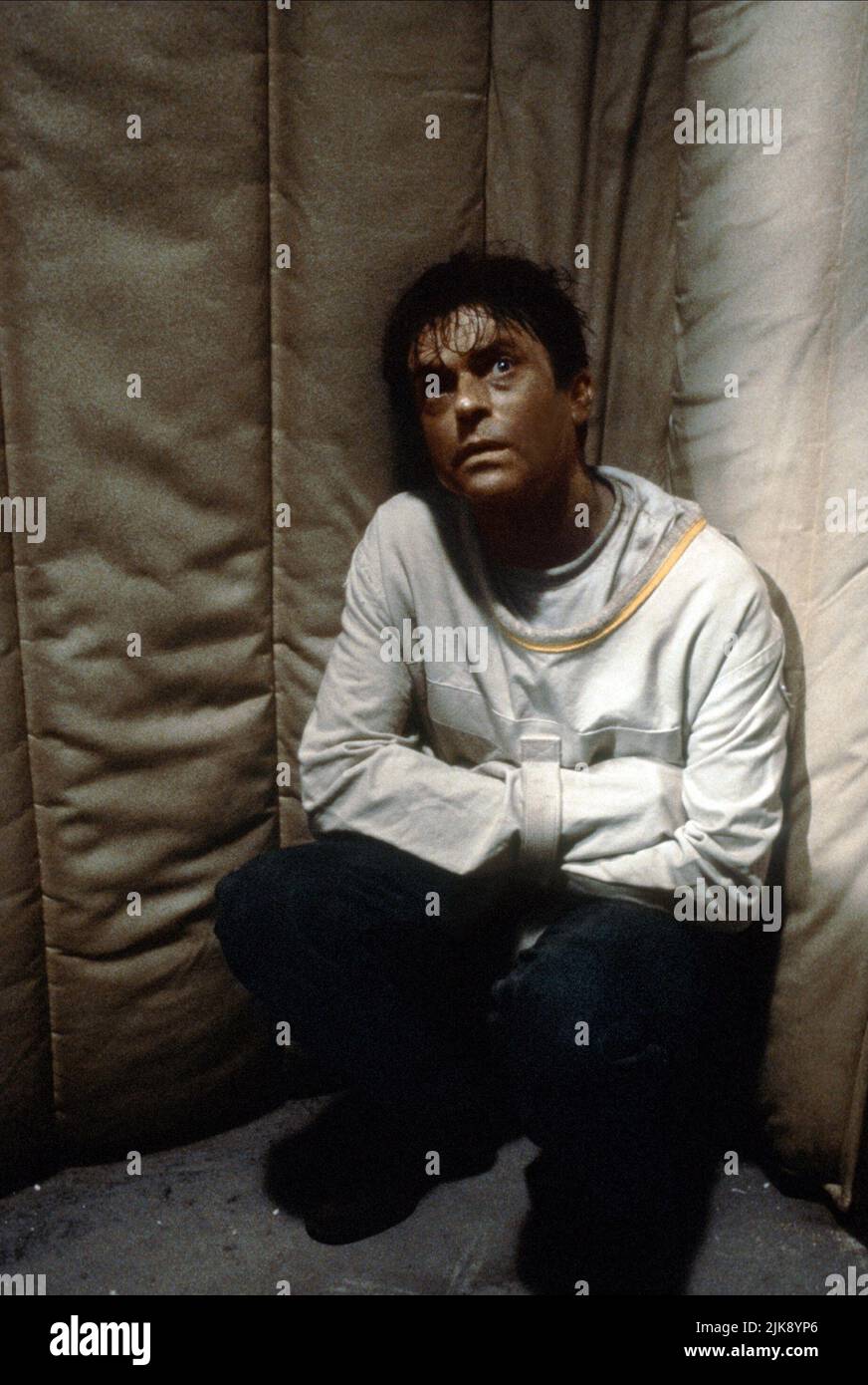 Sam Neill film in the Mouth of Madness (1994) réalisateur : John Carpenter 01 décembre 1994 **AVERTISSEMENT** cette photographie est à usage éditorial exclusif et est protégée par les droits d'auteur de NEW LINE et/ou du photographe désigné par le film ou la société de production et ne peut être reproduite que par des publications en liaison avec la promotion du film ci-dessus. Un crédit obligatoire pour LA NOUVELLE LIGNE est requis. Le photographe doit également être crédité lorsqu'il est connu. Aucune utilisation commerciale ne peut être accordée sans autorisation écrite de The film Company. Banque D'Images