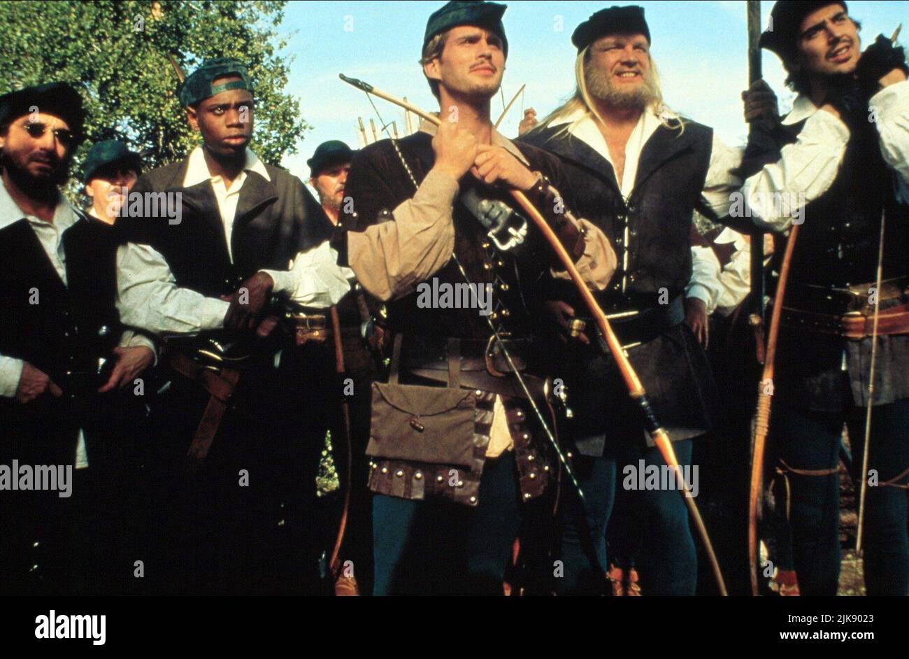 Dave Chappelle, Cary Elwes, Eric Allan Kramer & Matthew Porretta film: Robin Hood: Men in Tight (USA/FR 1993) personnages: Ahchoo, Robin Hood, Little John, Will Scarlet O'Hara Directeur: Mel Brooks 28 juillet 1993 **AVERTISSEMENT** cette photographie est à usage éditorial exclusif et est le droit d'auteur de COLUMBIA TRISTAR et/ou le photographe assigné par la Société de film ou de production et ne peut être reproduite que par des publications dans le cadre de la promotion du film ci-dessus. Un crédit obligatoire pour COLUMBIA TRISTAR est requis. Le photographe doit également être crédité lorsqu'il est connu. Aucune utilisation commerciale ne peut l'être Banque D'Images