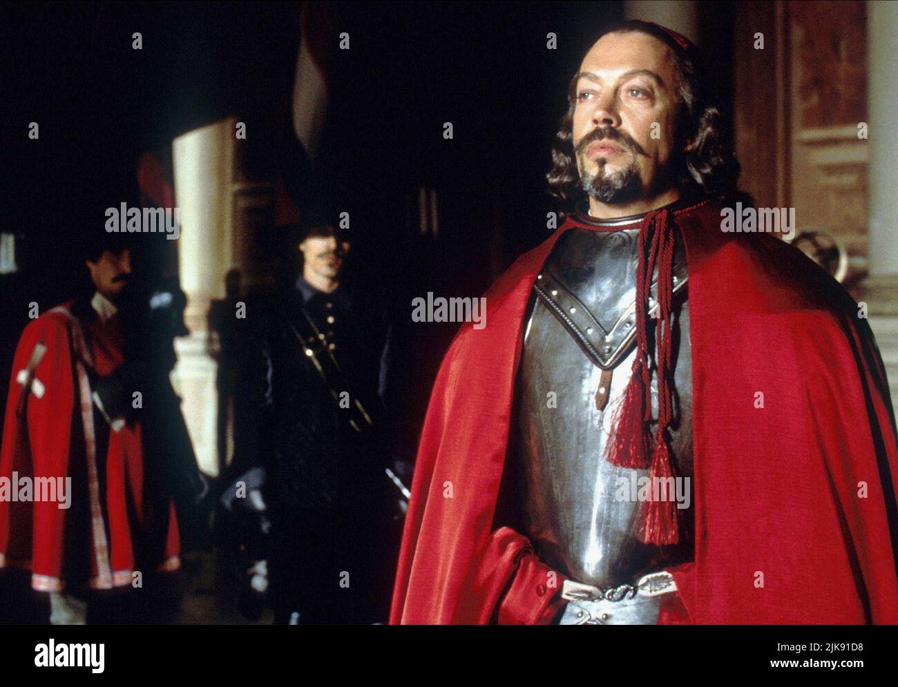 Tim Curry film les trois mousquetaires (USA/AUS/UK 1993) personnages : Cardinal Richelieu réalisateur : Stephen Herek 12 novembre 1993 **AVERTISSEMENT** cette photographie est à usage éditorial exclusif et est la propriété de DISNEY et/ou du photographe désigné par la société de production et ne peut être reproduite que par des publications en liaison avec la promotion du film ci-dessus. Un crédit DISNEY obligatoire est requis. Le photographe doit également être crédité lorsqu'il est connu. Aucune utilisation commerciale ne peut être accordée sans autorisation écrite de The film Company. Banque D'Images