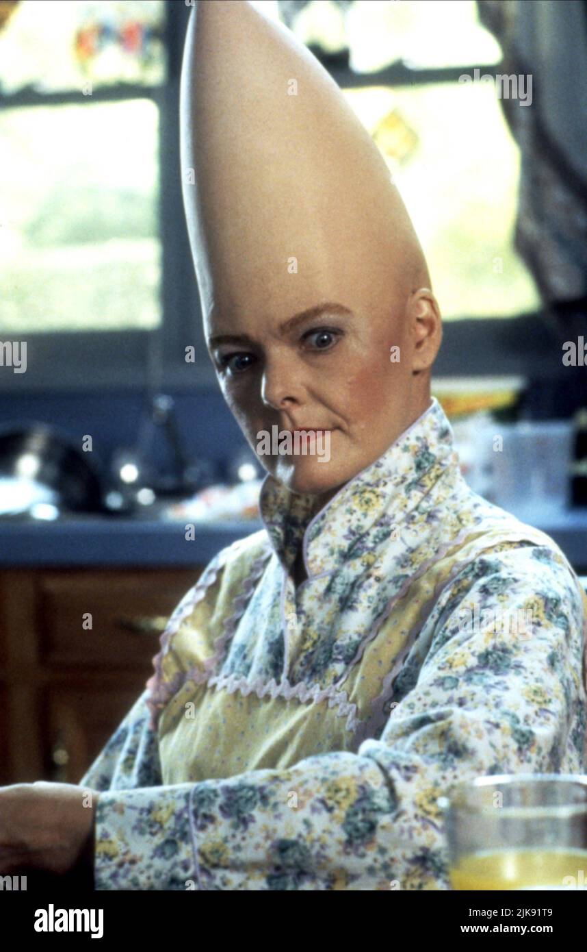 Jane Curtin film: Coneheads (1993) personnages: Prymatt Conehead Directeur: Steve Barron 23 juillet 1993 **AVERTISSEMENT** cette photographie est destinée à un usage éditorial exclusif et est le droit d'auteur des IMAGES PARAMOUNT et/ou du photographe assigné par la Société de film ou de production et ne peut être reproduite que par des publications en conjonction avec la promotion du film ci-dessus. Un crédit obligatoire pour LES PHOTOS PARAMOUNT est requis. Le photographe doit également être crédité lorsqu'il est connu. Aucune utilisation commerciale ne peut être accordée sans l'autorisation écrite de la Société du film. Banque D'Images