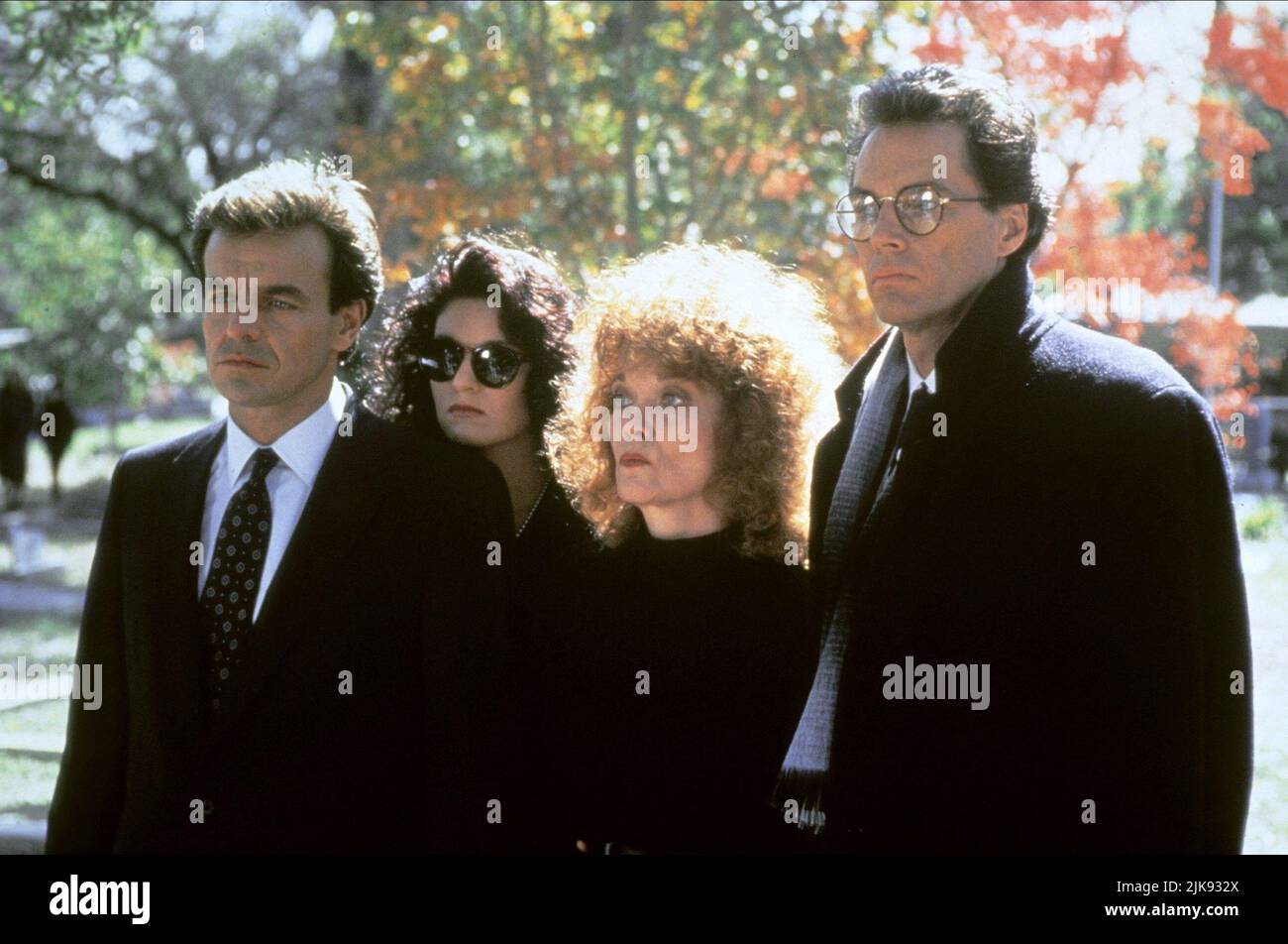 Ray Wise, Sheryl Lee, Grace Zabriskie et Richard Beymer télévision: Twin Peaks (TV-Serie) personnages: Leland Palmer, Madeleine 'Maddy' Ferguson, Sarah Palmer, Benjamin Horne USA 1990-1991, / DT. Auch. Titel : 'Das Geheimnis Von Twin Peaks' 08 avril 1990 **AVERTISSEMENT** cette photographie est destinée à un usage éditorial uniquement et est protégée par les droits d'auteur des PRODUCTIONS TWIN PEAKS et/ou du photographe assigné par la Société de film ou de production et ne peut être reproduite que par des publications en conjonction avec la promotion du film ci-dessus. Un crédit obligatoire pour LES PRODUCTIONS TWIN PEAKS est requis. Le photographe devrait le faire Banque D'Images