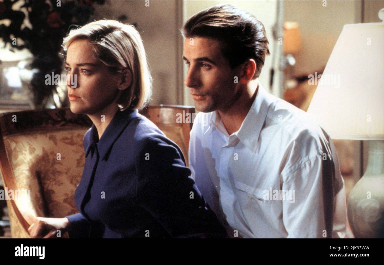 Sharon Stone & William Baldwin film: Sliver (1993) personnages: Carly Norris, Zeke Hawkins Directeur: Phillip Noyce 21 mai 1993 **AVERTISSEMENT** cette photographie est destinée à un usage éditorial exclusif et est le copyright des IMAGES PARAMOUNT et/ou du photographe assigné par la Société de film ou de production et ne peut être reproduite que par des publications en conjonction avec la promotion du film ci-dessus. Un crédit obligatoire pour LES PHOTOS PARAMOUNT est requis. Le photographe doit également être crédité lorsqu'il est connu. Aucune utilisation commerciale ne peut être accordée sans l'autorisation écrite de la Société du film. Banque D'Images