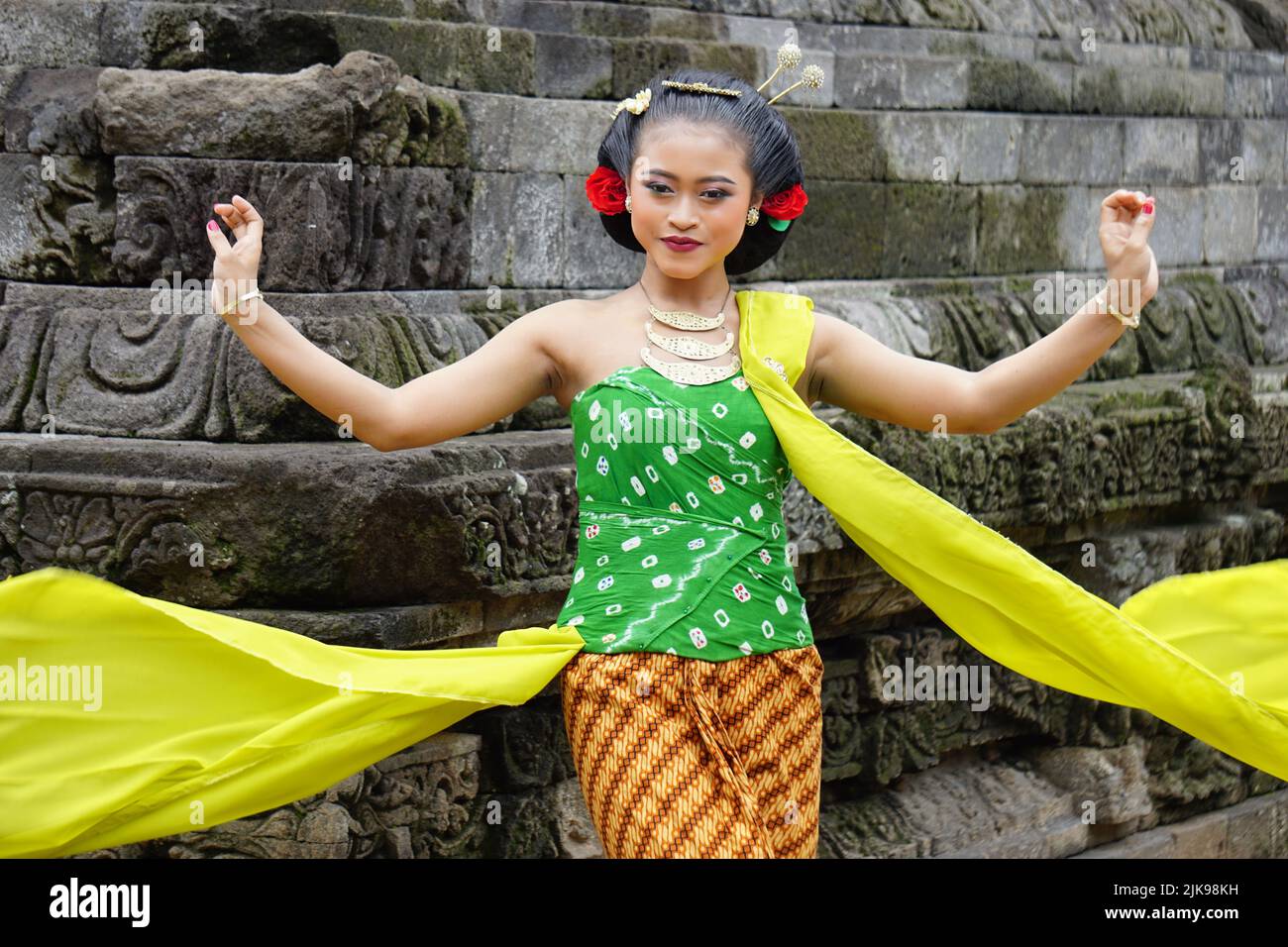 Danseurs traditionnels indonésiens avec des vêtements traditionnels qui sont appelés kemben Banque D'Images