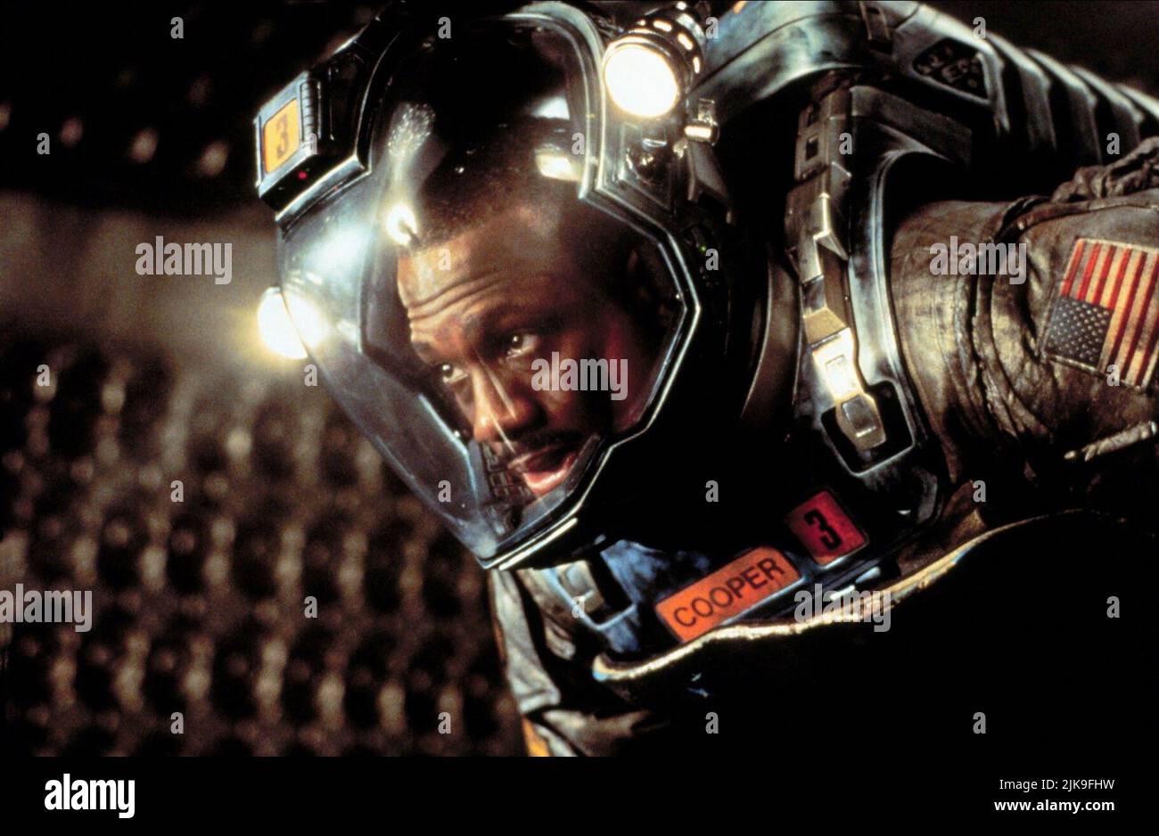 Richard T. Jones film: Event Horizon (USA/UK 1997) personnages: Captain Miller Directeur: Paul W.S. Anderson 15 août 1997 **AVERTISSEMENT** cette photographie est destinée à un usage éditorial exclusif et est le droit d'auteur de PARAMOUNT et/ou du photographe attribué par la Société de film ou de production et ne peut être reproduite que par des publications en conjonction avec la promotion du film ci-dessus. Un crédit obligatoire pour PARAMOUNT est requis. Le photographe doit également être crédité lorsqu'il est connu. Aucune utilisation commerciale ne peut être accordée sans l'autorisation écrite de la Société du film. Banque D'Images