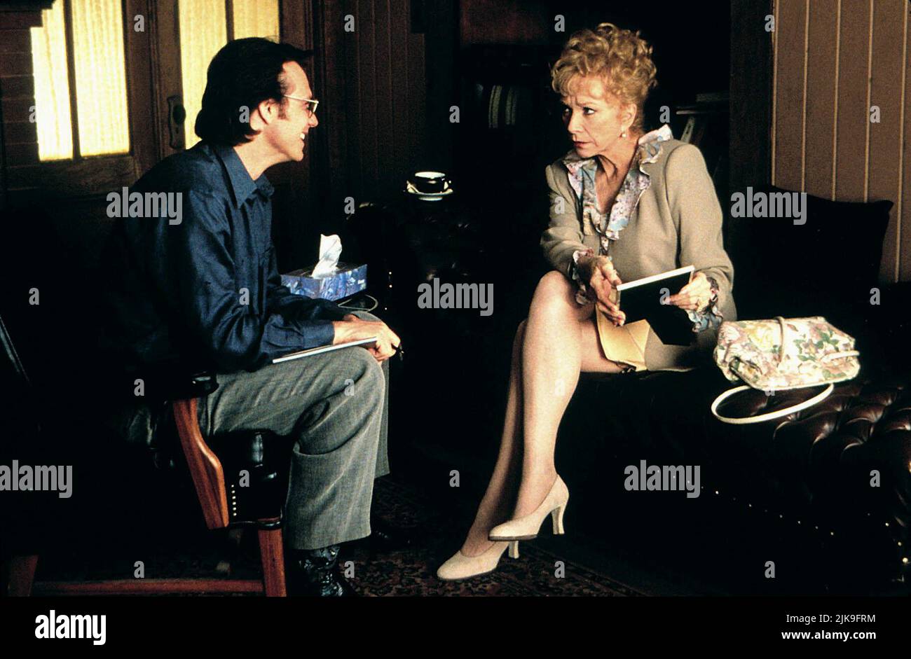 Bill Paxton & Shirley Maclaine film: The Evening Star (USA 1996) personnages: Jerry Bruckner & Aurora Greenway Directeur: Robert Harling 05 décembre 1996 **AVERTISSEMENT** cette photographie est à usage éditorial exclusif et est le droit d'auteur des IMAGES PARAMOUNT et/ou du photographe assigné par la Société de film ou de production et ne peut être reproduite que par des publications en conjonction avec la promotion du film ci-dessus. Un crédit obligatoire pour LES PHOTOS PARAMOUNT est requis. Le photographe doit également être crédité lorsqu'il est connu. Aucune utilisation commerciale ne peut être accordée sans l'autorisation écrite de film Comla Banque D'Images