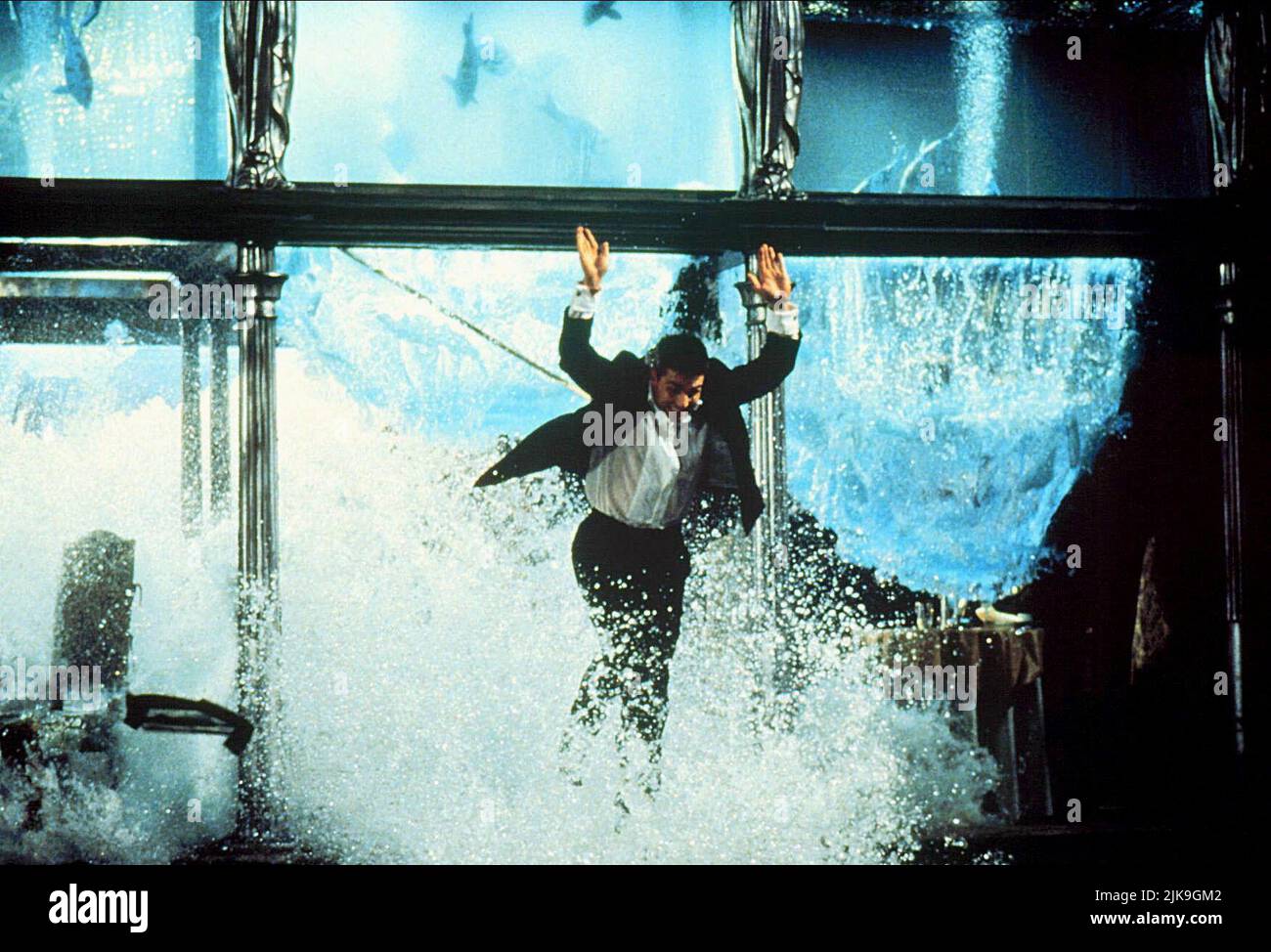 Tom Cruise film Mission : impossible (USA 1996) personnages : Ethan Hunt réalisateur : Brian de Palma 22 mai 1996 **AVERTISSEMENT** cette photographie est à usage éditorial exclusif et est la propriété intellectuelle de PARAMOUNT PICTURES et/ou du photographe désigné par le film ou la société de production et ne peut être reproduite que par des publications en liaison avec la promotion du film ci-dessus. Un crédit obligatoire pour LES PHOTOS PARAMOUNT est requis. Le photographe doit également être crédité lorsqu'il est connu. Aucune utilisation commerciale ne peut être accordée sans autorisation écrite de The film Company. Banque D'Images