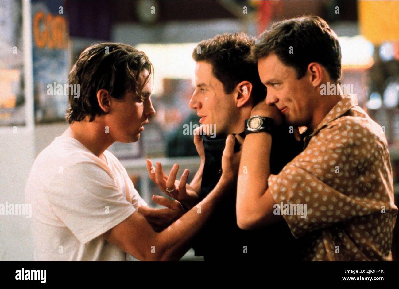 Skeet Ulrich, Jamie Kennedy & Matthew Lillard film: Scream (USA 1996) personnages: Billy Loomis, Randy Meeks & Stuart Macher Directeur: WES Craven 18 décembre 1996 **AVERTISSEMENT** cette photographie est destinée à un usage éditorial exclusif et est protégée par les droits d'auteur des FILMS DIMENSION et/ou du photographe attribué par la Société de film ou de production et ne peut être reproduite que par des publications dans le cadre de la promotion du film ci-dessus. Un crédit obligatoire pour LES FILMS DIMENSION est requis. Le photographe doit également être crédité lorsqu'il est connu. Aucune utilisation commerciale ne peut être accordée sans l'autorisation écrite de la société de film Banque D'Images