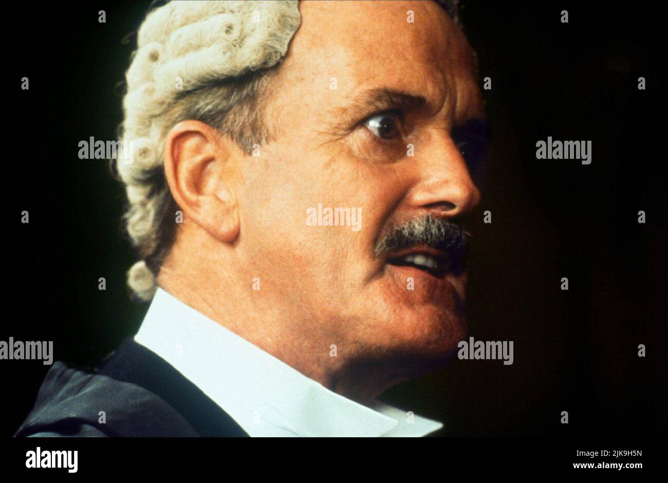John Cleese film The Wind in the Willows ; Mr. Toad'S Wild Ride (UK 1996) personnages : Mr. Toad's Lawyer réalisateur : Terry Jones 18 octobre 1996 **AVERTISSEMENT** cette photographie est destinée à un usage éditorial seulement et est la propriété de COLUMBIA et/ou du photographe assigné par The film or production Company et ne peut être reproduite que par des publications dans le cadre de la promotion du film ci-dessus. Un crédit obligatoire à COLUMBIA est requis. Le photographe doit également être crédité lorsqu'il est connu. Aucune utilisation commerciale ne peut être accordée sans autorisation écrite de The film Company. Banque D'Images John Cleese film The Wind in the Willows ; Mr. Toad'S Wild Ride (UK 1996) personnages : Mr. Toad's Lawyer réalisateur : Terry Jones 18 octobre 1996 **AVERTISSEMENT** cette photographie est destinée à un usage éditorial seulement et est la propriété de COLUMBIA et/ou du photographe assigné par The film or production Company et ne peut être reproduite que par des publications dans le cadre de la promotion du film ci-dessus. Un crédit obligatoire à COLUMBIA est requis. Le photographe doit également être crédité lorsqu'il est connu. Aucune utilisation commerciale ne peut être accordée sans autorisation écrite de The film Company. Banque D'Images