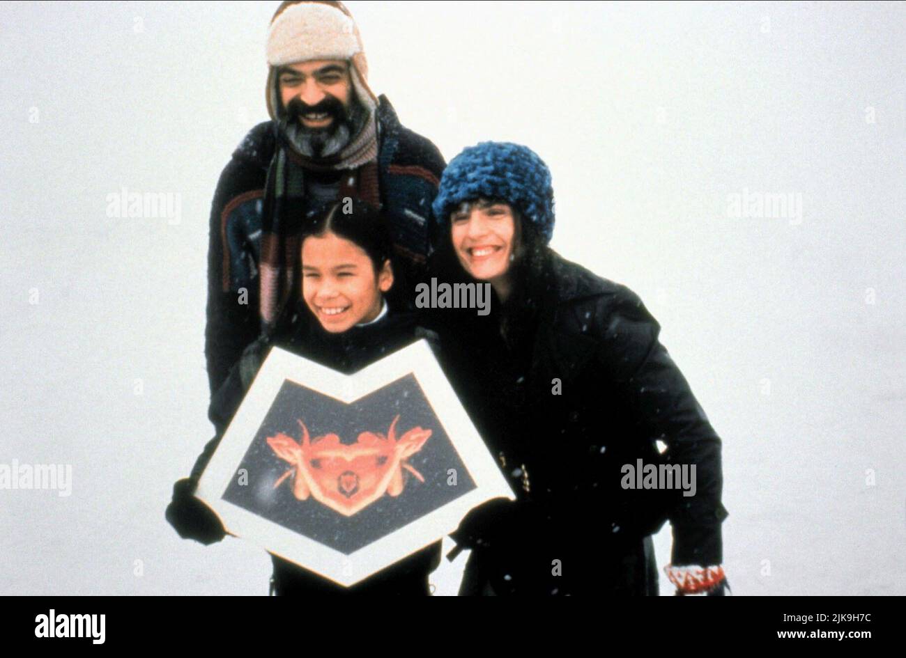 Earl Pastko, Arsinee Khanjian, Simon Baker film The Sweet Hereafter (CAN 1997) personnages : Hartley,Wanda,Bear réalisateur : Atom Egoyan 14 mai 1997 **AVERTISSEMENT** cette photographie est à usage éditorial et est la propriété de FINE LINE et/ou du photographe assigné par le film ou la société de production et ne peut être reproduite que par des publications en liaison avec la promotion du film ci-dessus. Un crédit obligatoire pour AFFINER LA LIGNE est requis. Le photographe doit également être crédité lorsqu'il est connu. Aucune utilisation commerciale ne peut être accordée sans autorisation écrite de The film Company. Banque D'Images