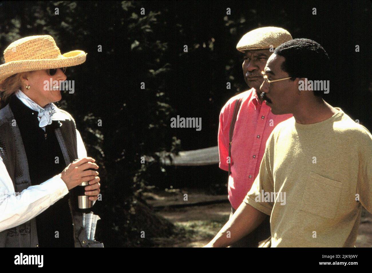 Betty Thomas, Eddie Murphy & Oliver Davis film Doctor Dolittle (USA 1998) personnages John Dolittle, réalisateur : Betty Thomas 13 juin 1998 **AVERTISSEMENT** cette photographie est réservée à un usage éditorial et est protégée par les droits d'auteur de 20TH CENTURY FOX et/ou du photographe désigné par le film ou la société de production et ne peut être reproduite que par des publications dans le cadre de la promotion du film ci-dessus. Un crédit obligatoire pour 20TH CENTURY FOX est requis. Le photographe doit également être crédité lorsqu'il est connu. Aucune utilisation commerciale ne peut être accordée sans autorisation écrite de The film Company. Banque D'Images