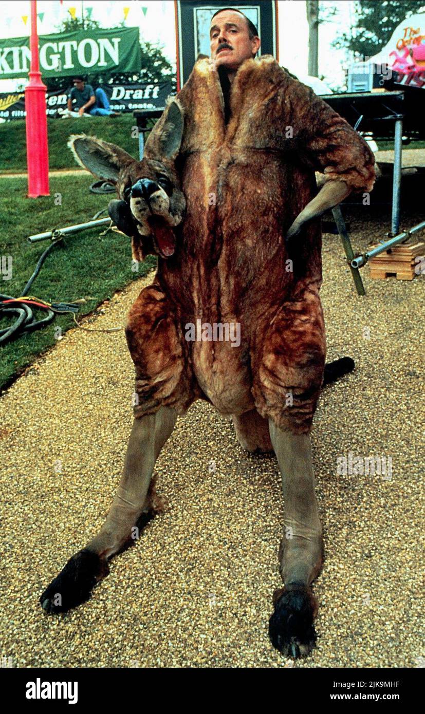 John Cleese film Fierce Creatures (USA/UK 1997) personnages : Rollo Lee réalisateur : Fred Schepisi & Robert Young 23 janvier 1997 **AVERTISSEMENT** cette photographie est destinée à un usage éditorial uniquement et est la propriété de UNIVERSAL PICTURES et/ou du photographe assigné par The film or production Company et ne peut être reproduite que par des publications en liaison avec la promotion du film ci-dessus. Un crédit obligatoire pour UNIVERSAL PICTURES est requis. Le photographe doit également être crédité lorsqu'il est connu. Aucune utilisation commerciale ne peut être accordée sans autorisation écrite de The film Company. Banque D'Images John Cleese film Fierce Creatures (USA/UK 1997) personnages : Rollo Lee réalisateur : Fred Schepisi & Robert Young 23 janvier 1997 **AVERTISSEMENT** cette photographie est destinée à un usage éditorial uniquement et est la propriété de UNIVERSAL PICTURES et/ou du photographe assigné par The film or production Company et ne peut être reproduite que par des publications en liaison avec la promotion du film ci-dessus. Un crédit obligatoire pour UNIVERSAL PICTURES est requis. Le photographe doit également être crédité lorsqu'il est connu. Aucune utilisation commerciale ne peut être accordée sans autorisation écrite de The film Company. Banque D'Images