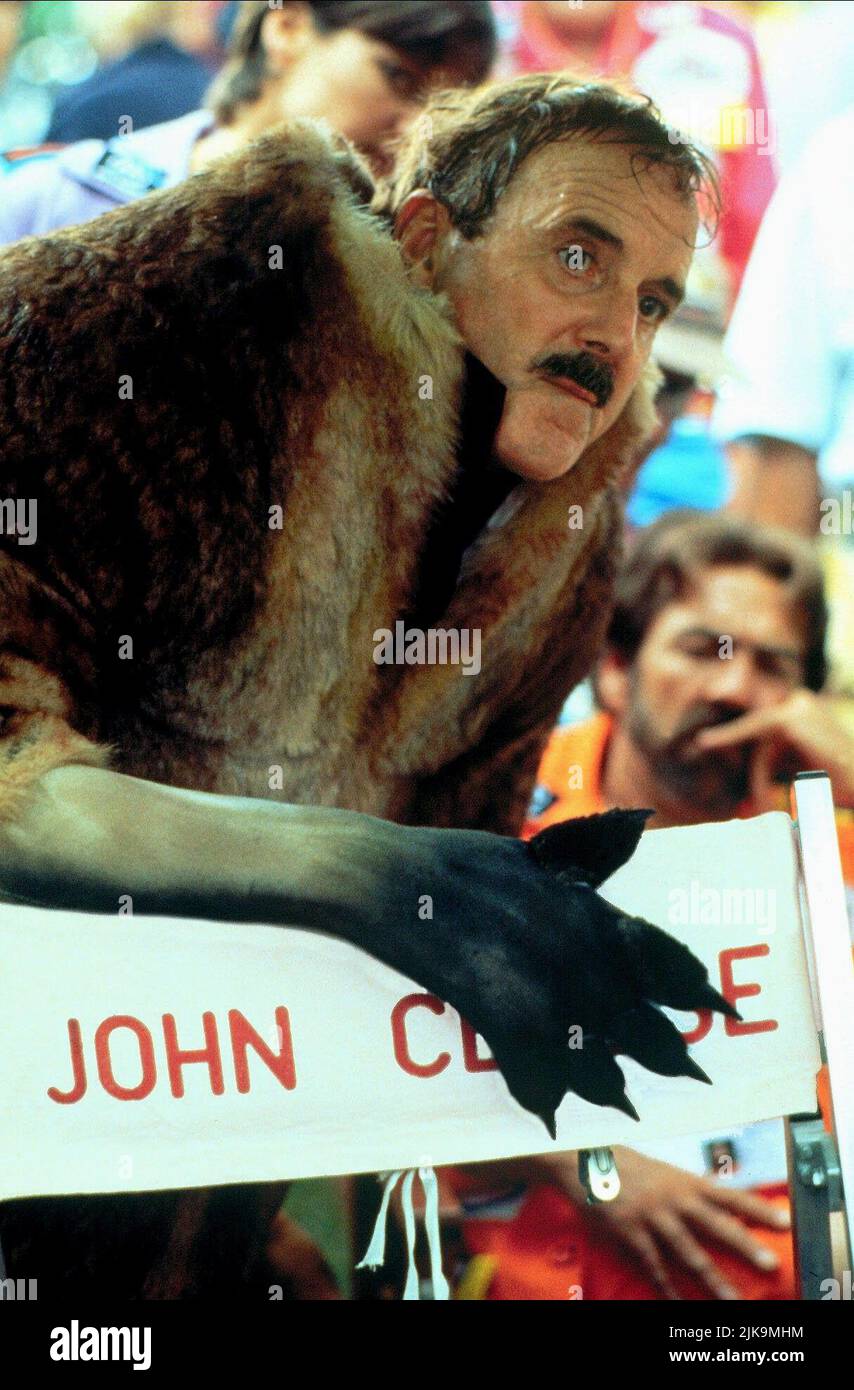 John Cleese film Fierce Creatures (USA/UK 1997) personnages : Rollo Lee réalisateur : Fred Schepisi & Robert Young 23 janvier 1997 **AVERTISSEMENT** cette photographie est destinée à un usage éditorial uniquement et est la propriété de UNIVERSAL PICTURES et/ou du photographe assigné par The film or production Company et ne peut être reproduite que par des publications en liaison avec la promotion du film ci-dessus. Un crédit obligatoire pour UNIVERSAL PICTURES est requis. Le photographe doit également être crédité lorsqu'il est connu. Aucune utilisation commerciale ne peut être accordée sans autorisation écrite de The film Company. Banque D'Images John Cleese film Fierce Creatures (USA/UK 1997) personnages : Rollo Lee réalisateur : Fred Schepisi & Robert Young 23 janvier 1997 **AVERTISSEMENT** cette photographie est destinée à un usage éditorial uniquement et est la propriété de UNIVERSAL PICTURES et/ou du photographe assigné par The film or production Company et ne peut être reproduite que par des publications en liaison avec la promotion du film ci-dessus. Un crédit obligatoire pour UNIVERSAL PICTURES est requis. Le photographe doit également être crédité lorsqu'il est connu. Aucune utilisation commerciale ne peut être accordée sans autorisation écrite de The film Company. Banque D'Images