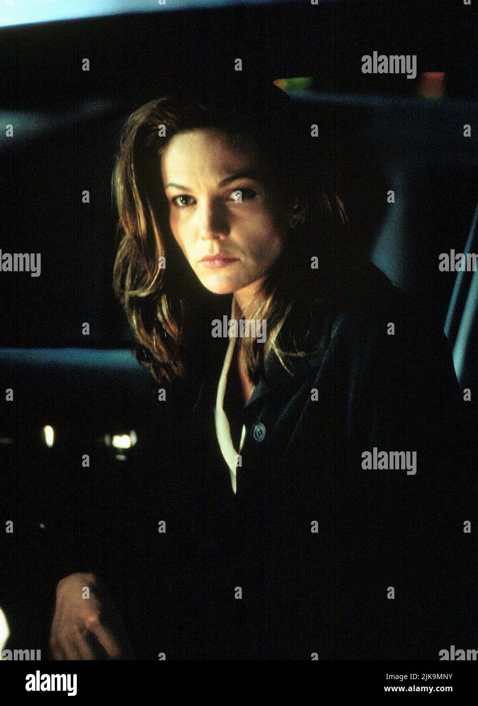 Diane Lane film Murder at 1600 (1997) personnages : agent Nina chance réalisateur : Dwight H. Little 18 avril 1997 **AVERTISSEMENT** cette photographie est à usage éditorial exclusif et est protégée par les droits d'auteur de WARNER BROS et/ou du photographe désigné par The film or production Company et ne peut être reproduite que par des publications en liaison avec la promotion du film ci-dessus. Un crédit obligatoire à WARNER BROS est requis. Le photographe doit également être crédité lorsqu'il est connu. Aucune utilisation commerciale ne peut être accordée sans autorisation écrite de The film Company. Banque D'Images