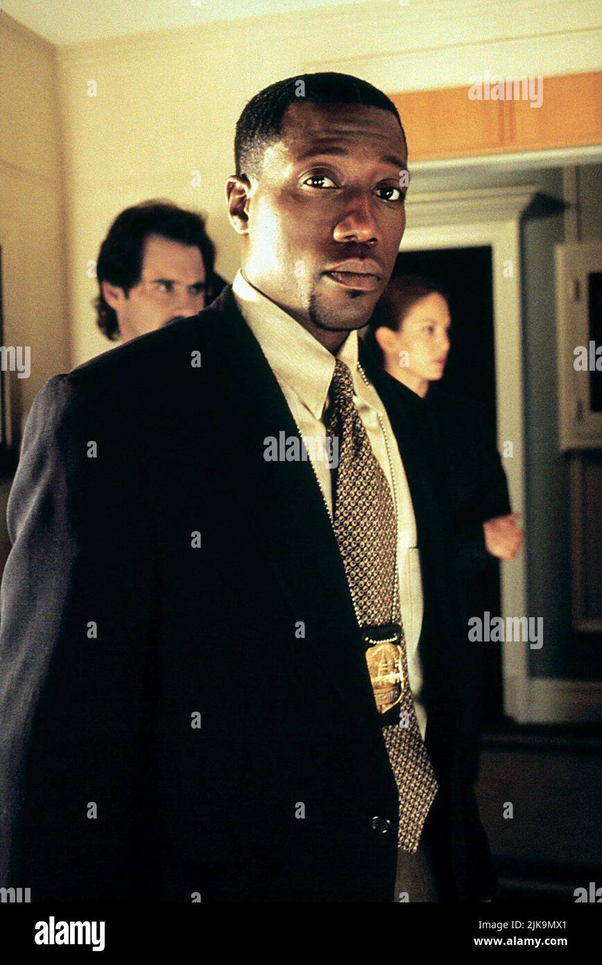 Wesley Snipes film Murder at 1600 (1997) personnages : Dét. Harlan Regis réalisateur : Dwight H. Little 18 avril 1997 **AVERTISSEMENT** cette photographie est à usage éditorial seulement et est la propriété de WARNER BROS et/ou du photographe désigné par The film or production Company et ne peut être reproduite que par des publications en conjonction avec la promotion du film ci-dessus. Un crédit obligatoire à WARNER BROS est requis. Le photographe doit également être crédité lorsqu'il est connu. Aucune utilisation commerciale ne peut être accordée sans autorisation écrite de The film Company. Banque D'Images
