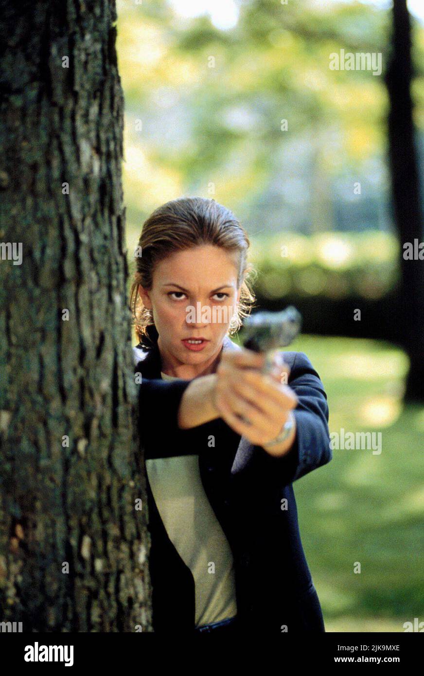 Diane Lane film Murder at 1600 (1997) personnages : agent Nina chance réalisateur : Dwight H. Little 18 avril 1997 **AVERTISSEMENT** cette photographie est à usage éditorial exclusif et est protégée par les droits d'auteur de WARNER BROS et/ou du photographe désigné par The film or production Company et ne peut être reproduite que par des publications en liaison avec la promotion du film ci-dessus. Un crédit obligatoire à WARNER BROS est requis. Le photographe doit également être crédité lorsqu'il est connu. Aucune utilisation commerciale ne peut être accordée sans autorisation écrite de The film Company. Banque D'Images
