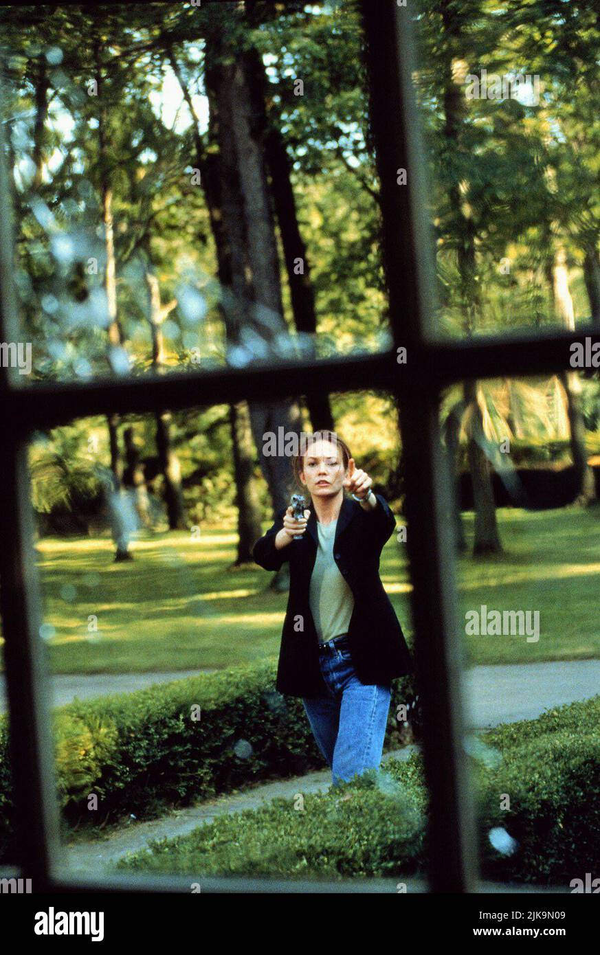 Diane Lane film Murder at 1600 (1997) personnages : agent Nina chance réalisateur : Dwight H. Little 18 avril 1997 **AVERTISSEMENT** cette photographie est à usage éditorial exclusif et est protégée par les droits d'auteur de WARNER BROS et/ou du photographe désigné par The film or production Company et ne peut être reproduite que par des publications en liaison avec la promotion du film ci-dessus. Un crédit obligatoire à WARNER BROS est requis. Le photographe doit également être crédité lorsqu'il est connu. Aucune utilisation commerciale ne peut être accordée sans autorisation écrite de The film Company. Banque D'Images