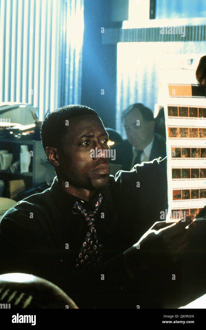 Wesley Snipes film Murder at 1600 (1997) personnages : Dét. Harlan Regis réalisateur : Dwight H. Little 18 avril 1997 **AVERTISSEMENT** cette photographie est à usage éditorial seulement et est la propriété de WARNER BROS et/ou du photographe désigné par The film or production Company et ne peut être reproduite que par des publications en conjonction avec la promotion du film ci-dessus. Un crédit obligatoire à WARNER BROS est requis. Le photographe doit également être crédité lorsqu'il est connu. Aucune utilisation commerciale ne peut être accordée sans autorisation écrite de The film Company. Banque D'Images