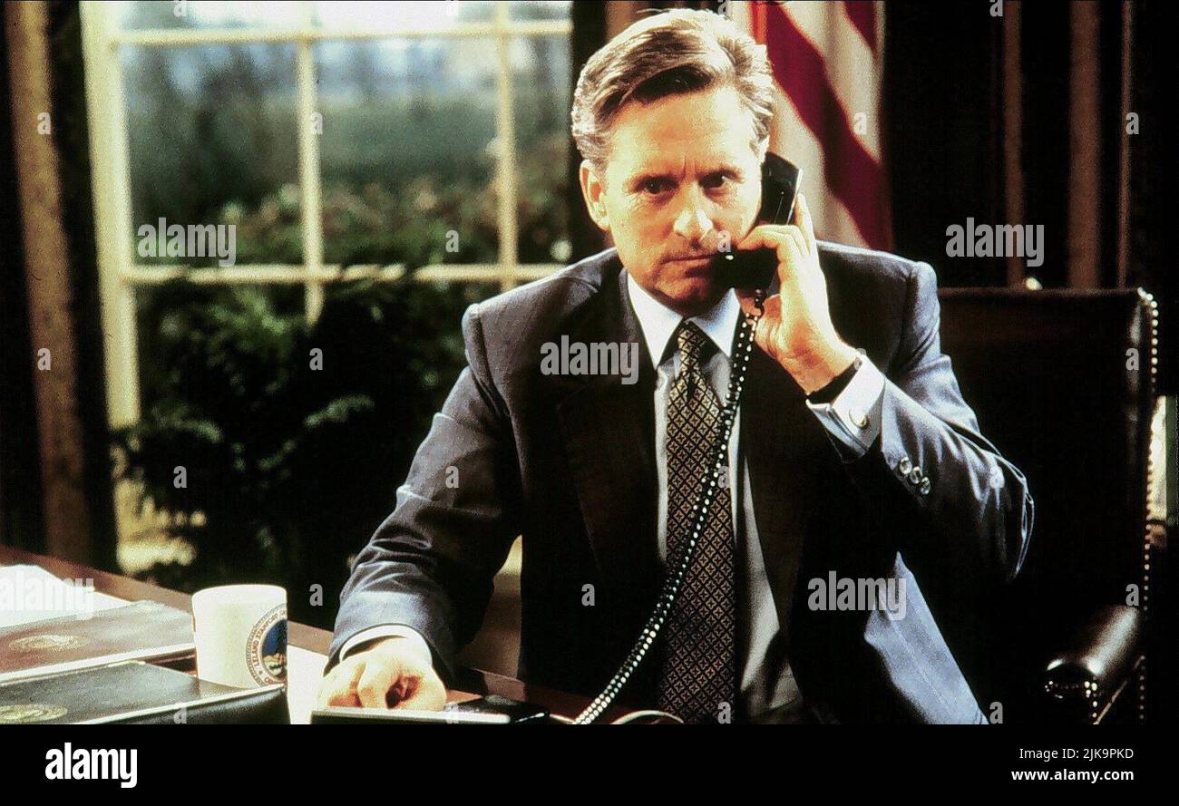 Michael Douglas film le Président américain (1995) personnages : Président Andrew Shepherd réalisateur : Rob Reiner 08 novembre 1995 **AVERTISSEMENT** cette photographie est à usage éditorial seulement et est la propriété de COLUMBIA et/ou du photographe désigné par The film or production Company et ne peut être reproduite que par des publications en liaison avec la promotion du film ci-dessus. Un crédit obligatoire à COLUMBIA est requis. Le photographe doit également être crédité lorsqu'il est connu. Aucune utilisation commerciale ne peut être accordée sans autorisation écrite de The film Company. Banque D'Images