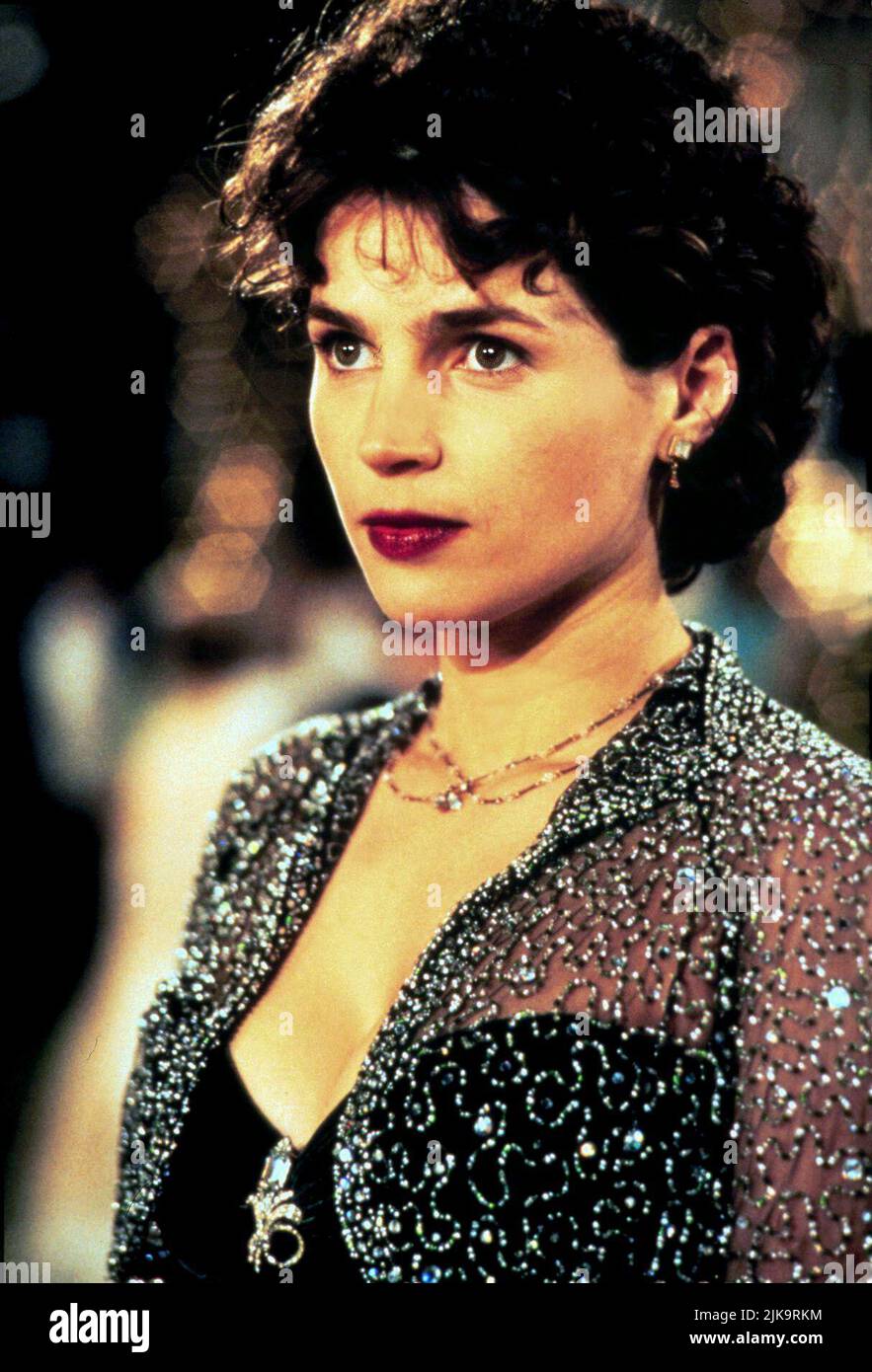 Julia Ormond film: Sabrina (USA/DE 1995) personnages: Sabrina Fairchild Directeur: Sydney Pollack 15 décembre 1995 **AVERTISSEMENT** cette photographie est destinée à un usage éditorial exclusif et est le copyright des IMAGES PARAMOUNT et/ou du photographe assigné par la Société de film ou de production et ne peut être reproduite que par des publications en conjonction avec la promotion du film ci-dessus. Un crédit obligatoire pour LES PHOTOS PARAMOUNT est requis. Le photographe doit également être crédité lorsqu'il est connu. Aucune utilisation commerciale ne peut être accordée sans l'autorisation écrite de la Société du film. Banque D'Images