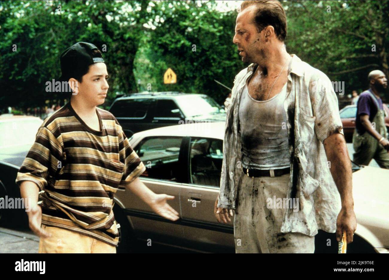 Bruce Willis film Die Hard : With A Vengeance ; Die Hard 3 (USA 1995) personnages : John McClane réalisateur : John McTiernan 15 mai 1995 **AVERTISSEMENT** cette photographie est réservée à un usage éditorial et est la propriété de 20TH CENTURY FOX et/ou du photographe assigné par The film or production Company et ne peut être reproduite que par des publications dans le cadre de la promotion du film ci-dessus. Un crédit obligatoire pour 20TH CENTURY FOX est requis. Le photographe doit également être crédité lorsqu'il est connu. Aucune utilisation commerciale ne peut être accordée sans autorisation écrite de The film Company. Banque D'Images